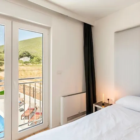 Mila Kastela * Kaštel Novi