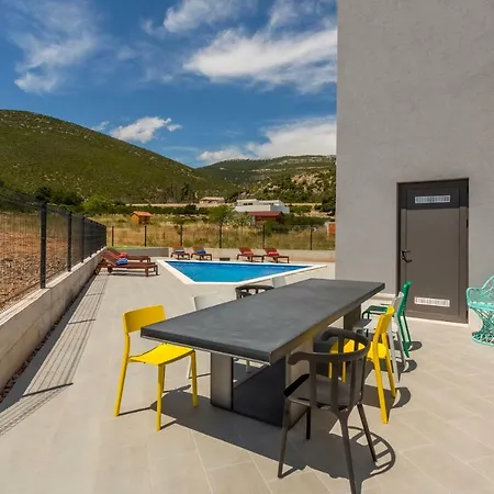 Apartment Mila Kastela Kaštel Novi