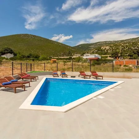 Mila Kastela * Kaštel Novi
